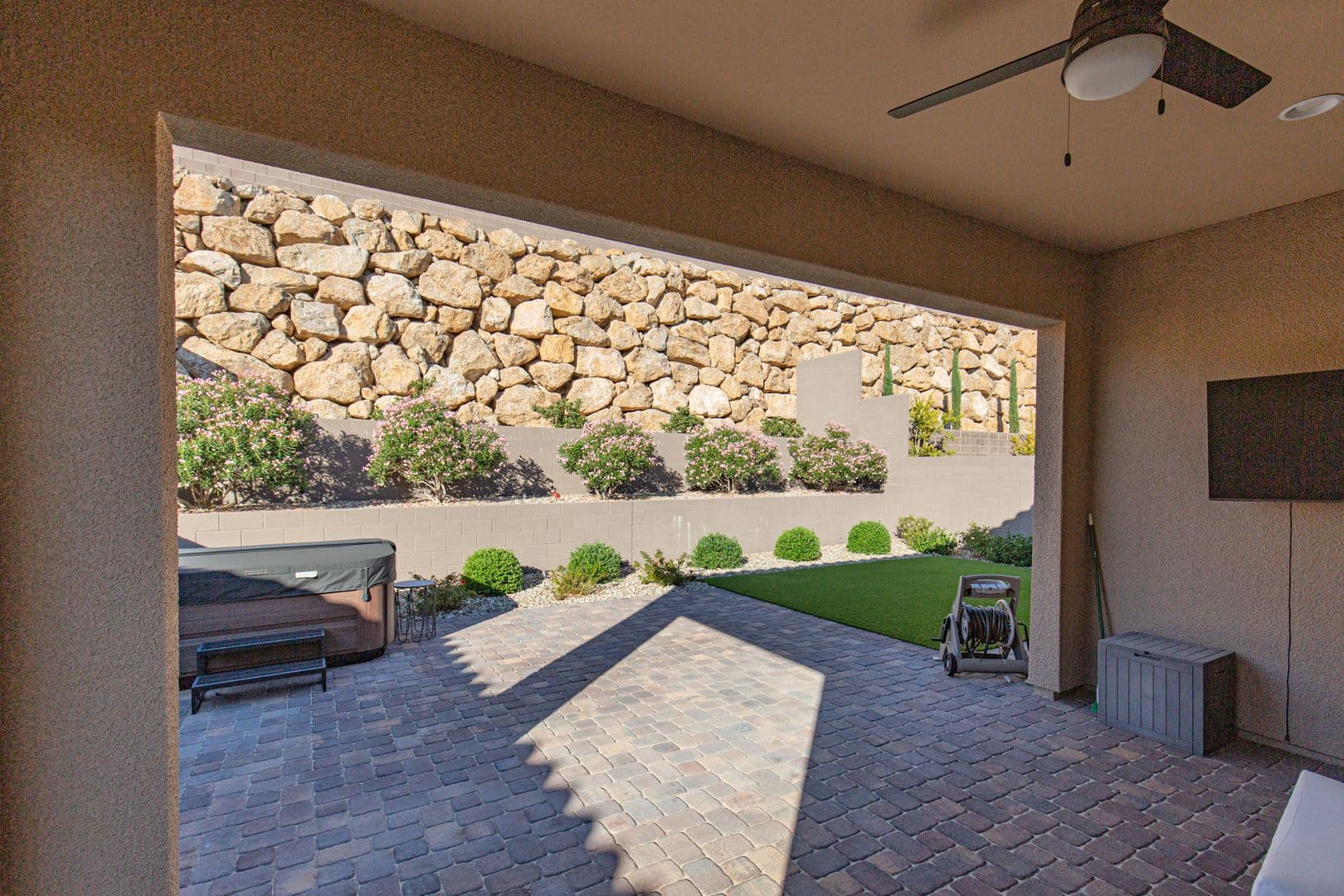 Las Vegas House: 299 Nine Mile Creek Dr