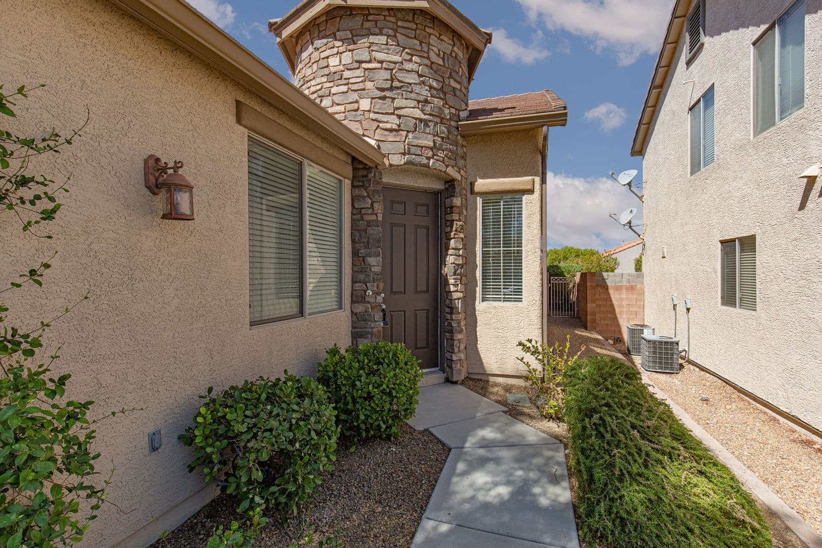 Henderson House: 787 Rise Canyon Dr
