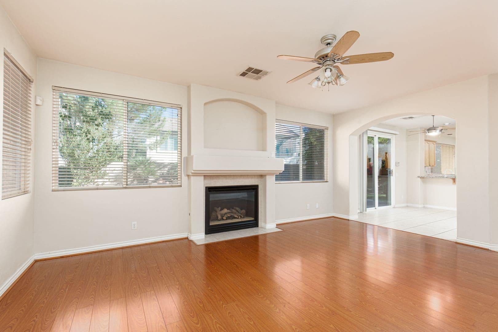 Las Vegas House: 16 Dollar Pointe