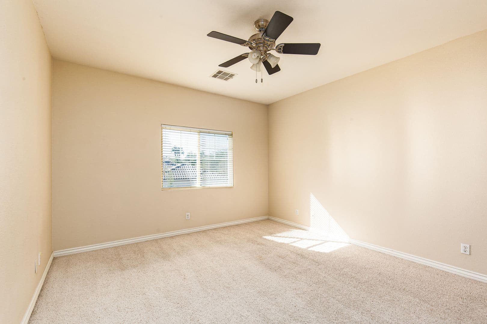 Las Vegas House: 16 Dollar Pointe