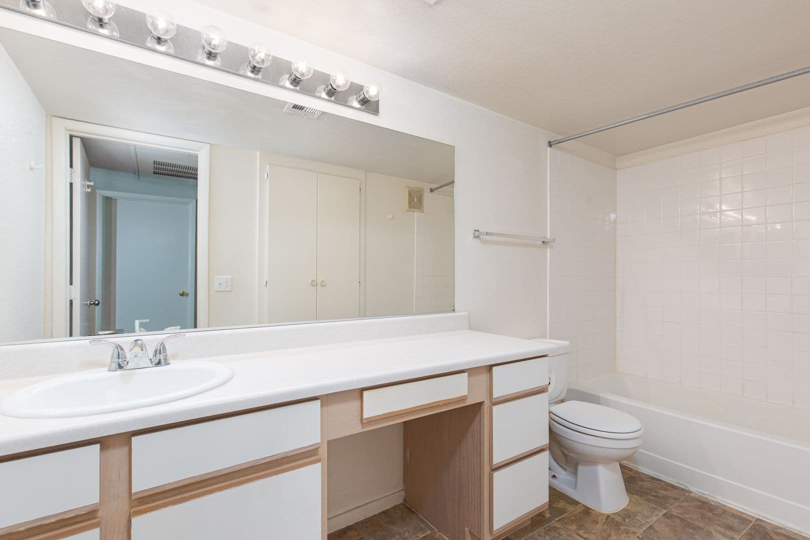 Las Vegas House: 2300 E Silverado Ranch Blvd #2022