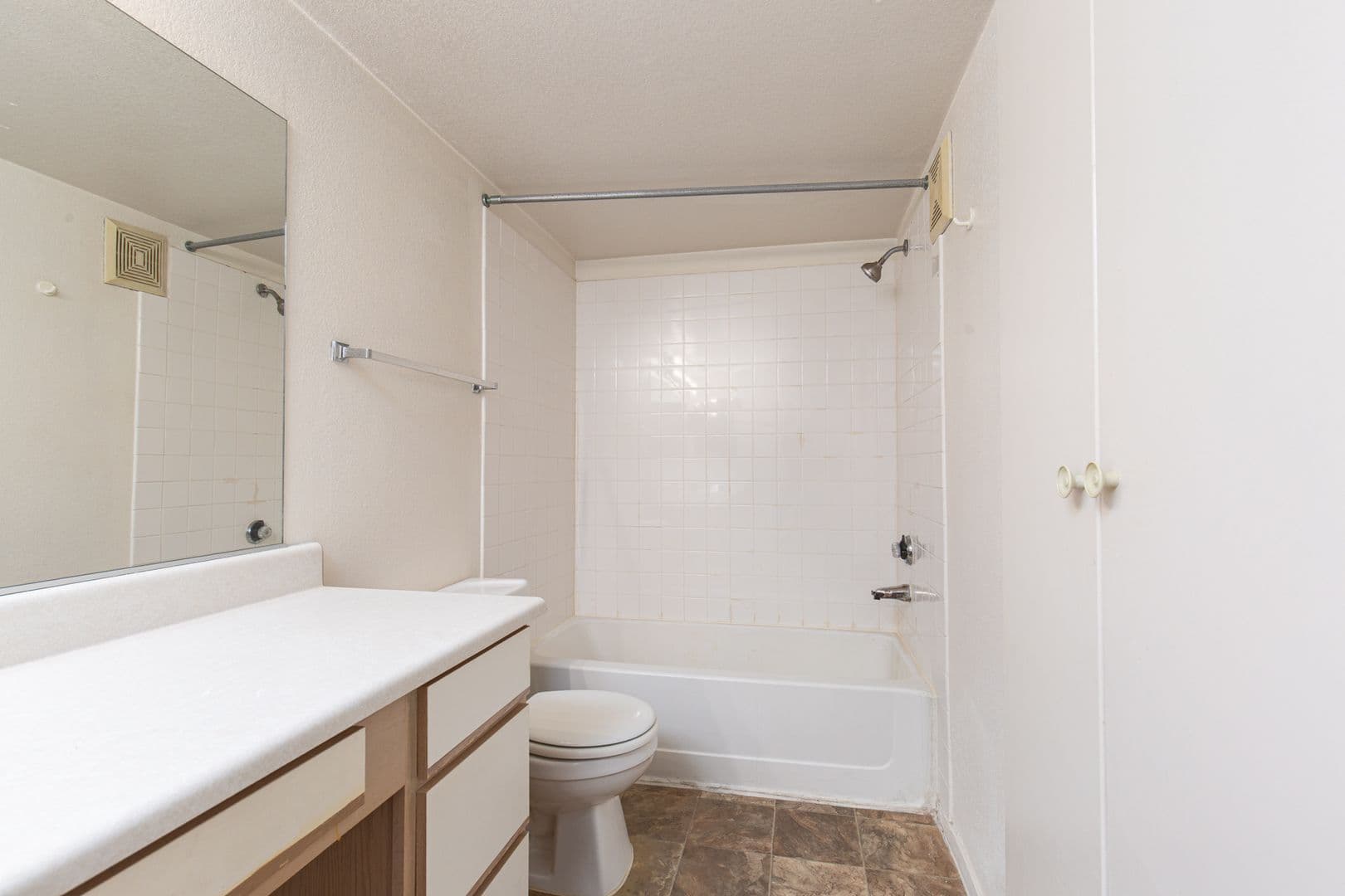 Las Vegas House: 2300 E Silverado Ranch Blvd #2022