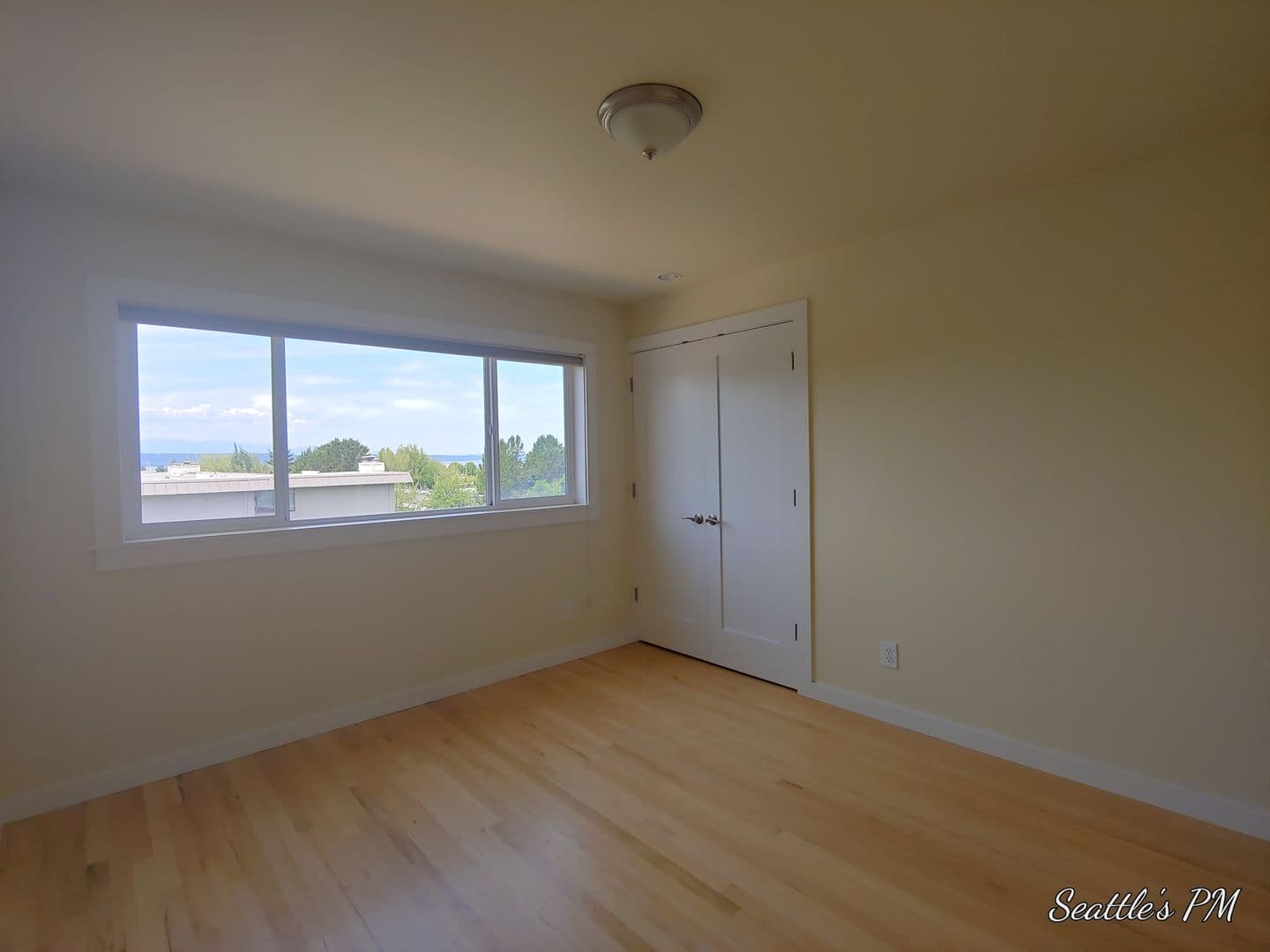 Edmonds Apartment: 230 3rd Ave South