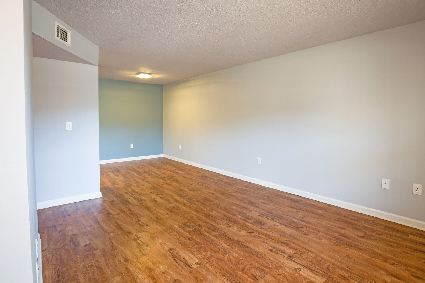 Auburn Apartment: 818 Bedell Ave.