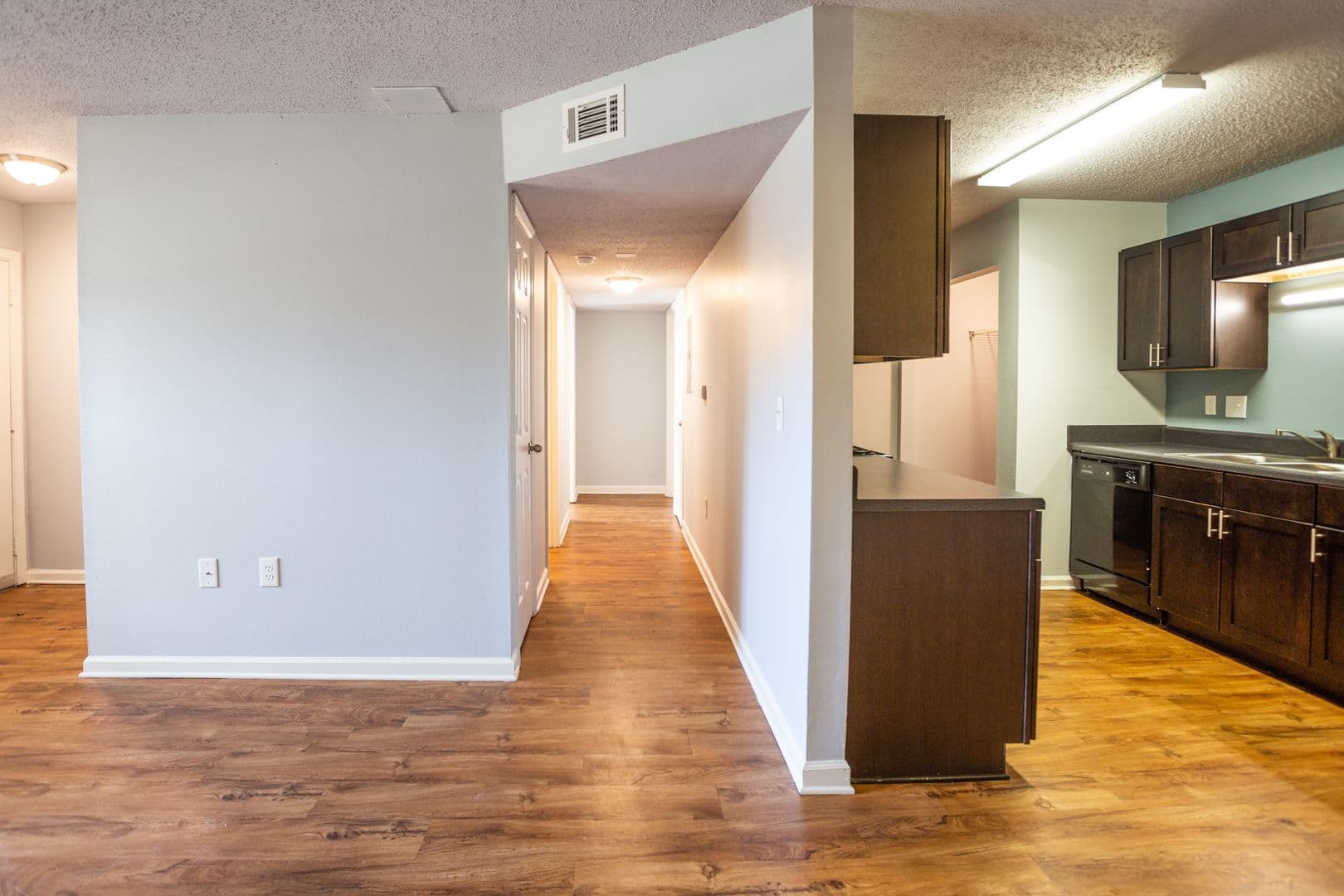 Auburn Apartment: 818 Bedell Ave.
