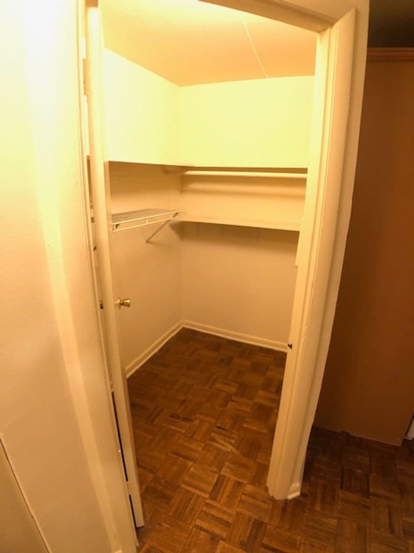 Baltimore Apartment: 1910 Sulgrave Ave