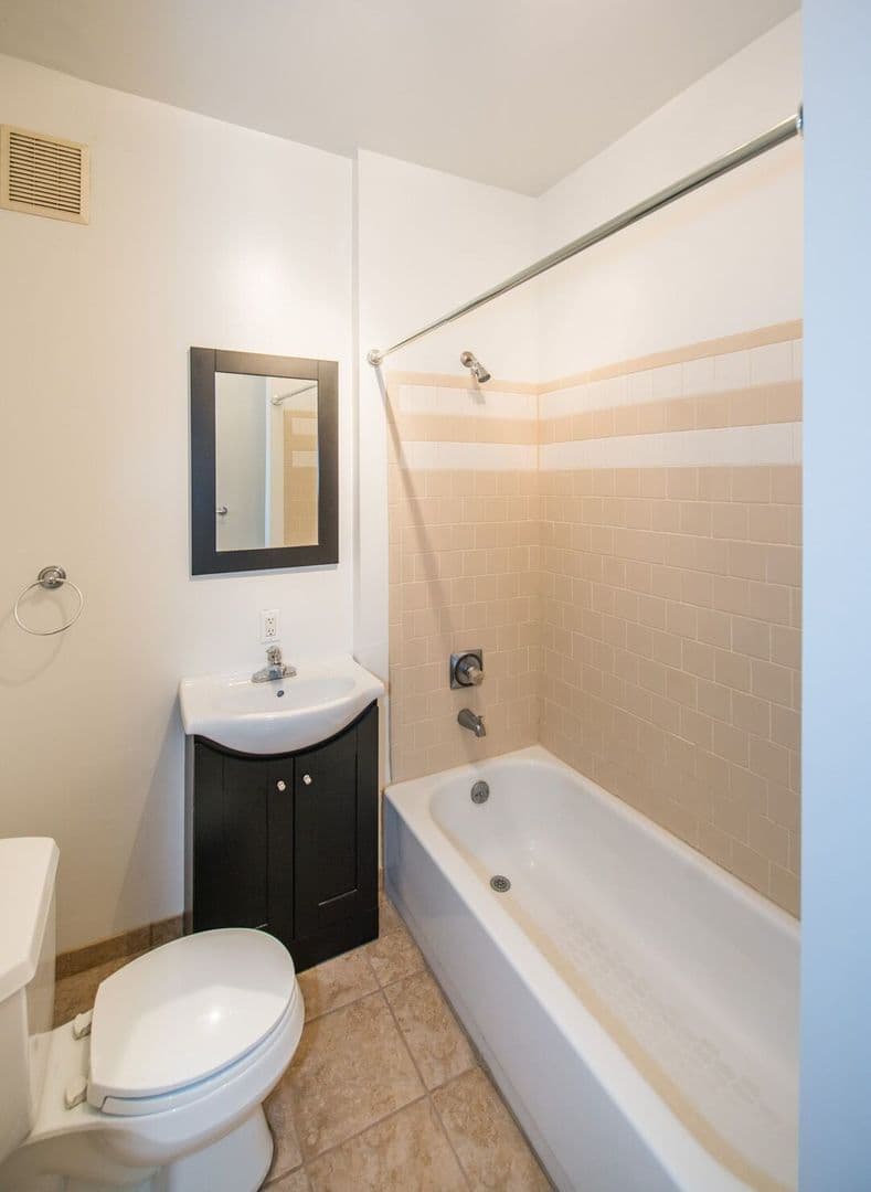 Baltimore Apartment: 1706 Bolton St