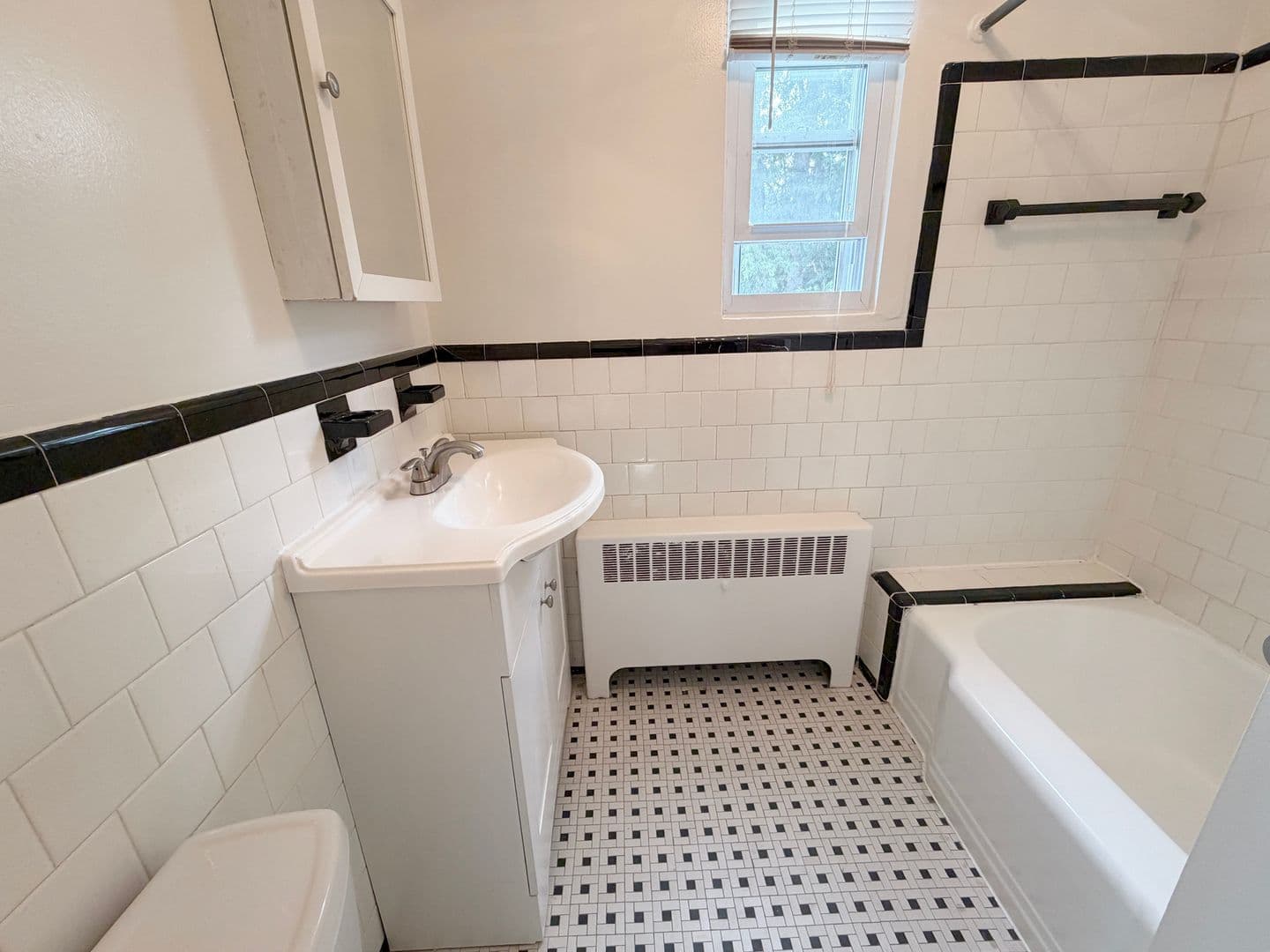 Baltimore Apartment: 5511 Pimlico Rd