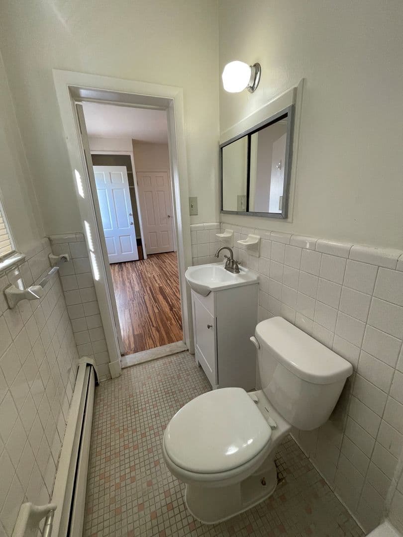 Baltimore Apartment: 2007 Sulgrave Ave