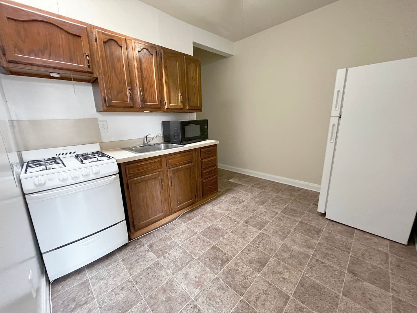 Baltimore Apartment: 1706 Bolton St