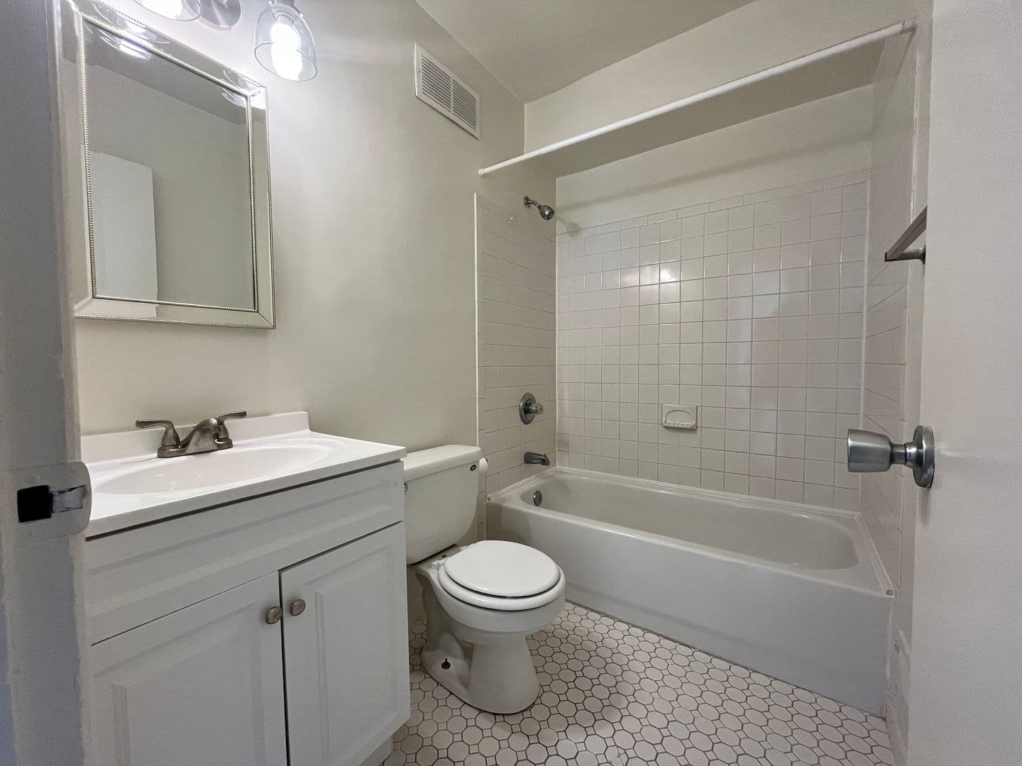 Baltimore Apartment: 2709-2715 Hanson Ave