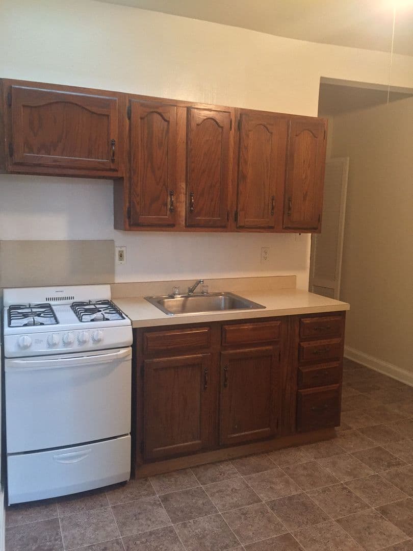 Baltimore Apartment: 1706 Bolton St