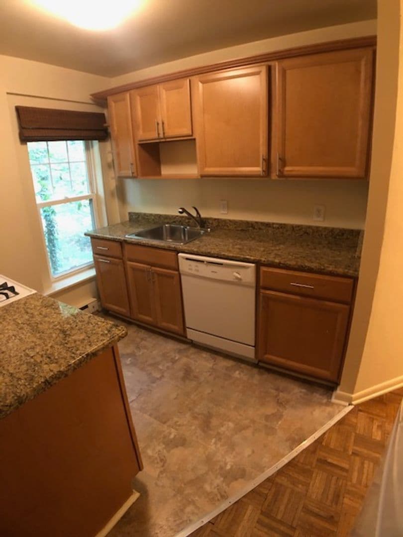 Baltimore Apartment: 1910 Sulgrave Ave