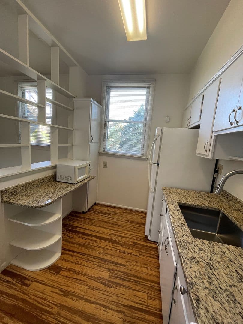 Baltimore Apartment: 2007 Sulgrave Ave