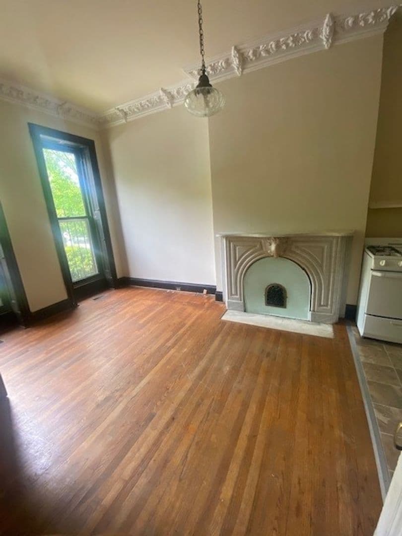 Baltimore Apartment: 1706 Bolton St