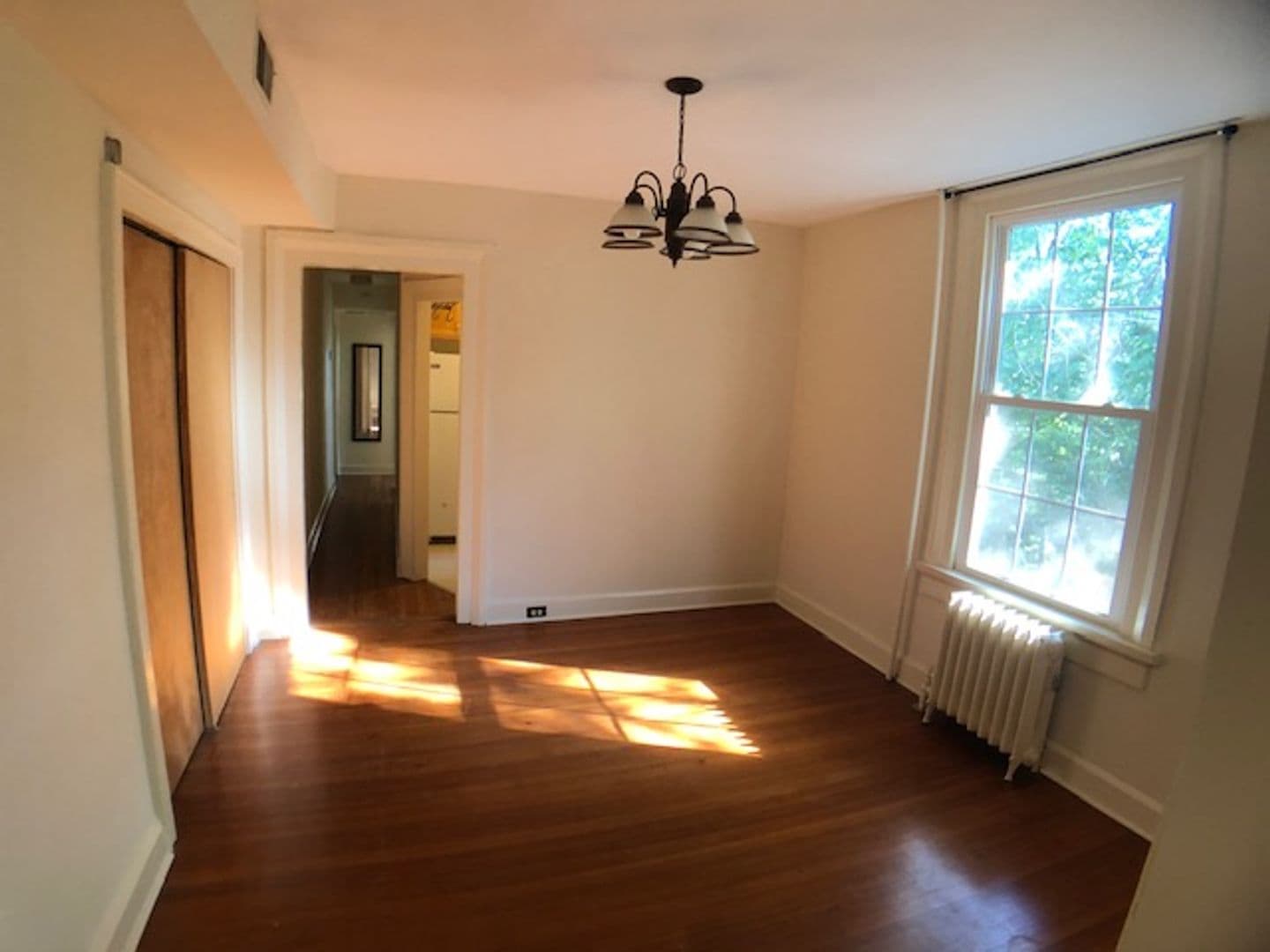 Baltimore Apartment: 1900 Sulgrave Ave