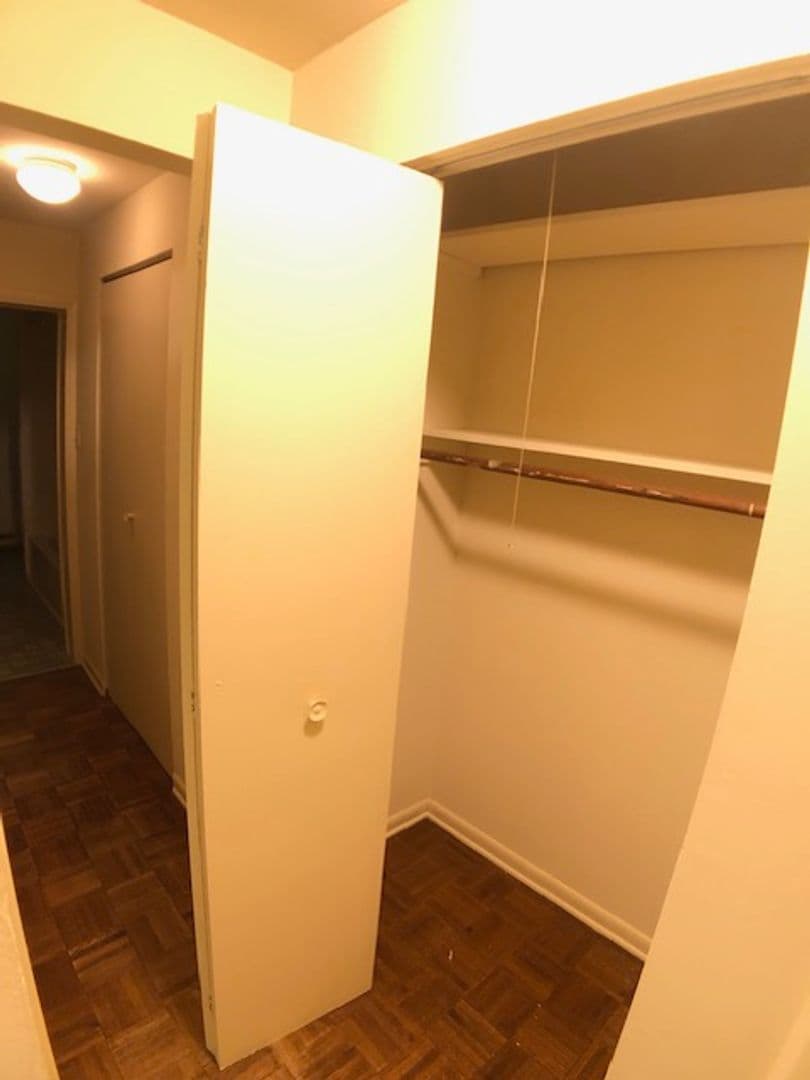 Baltimore Apartment: 1910 Sulgrave Ave