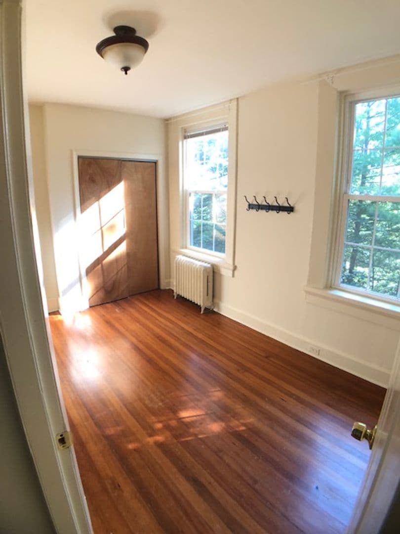 Baltimore Apartment: 1900 Sulgrave Ave
