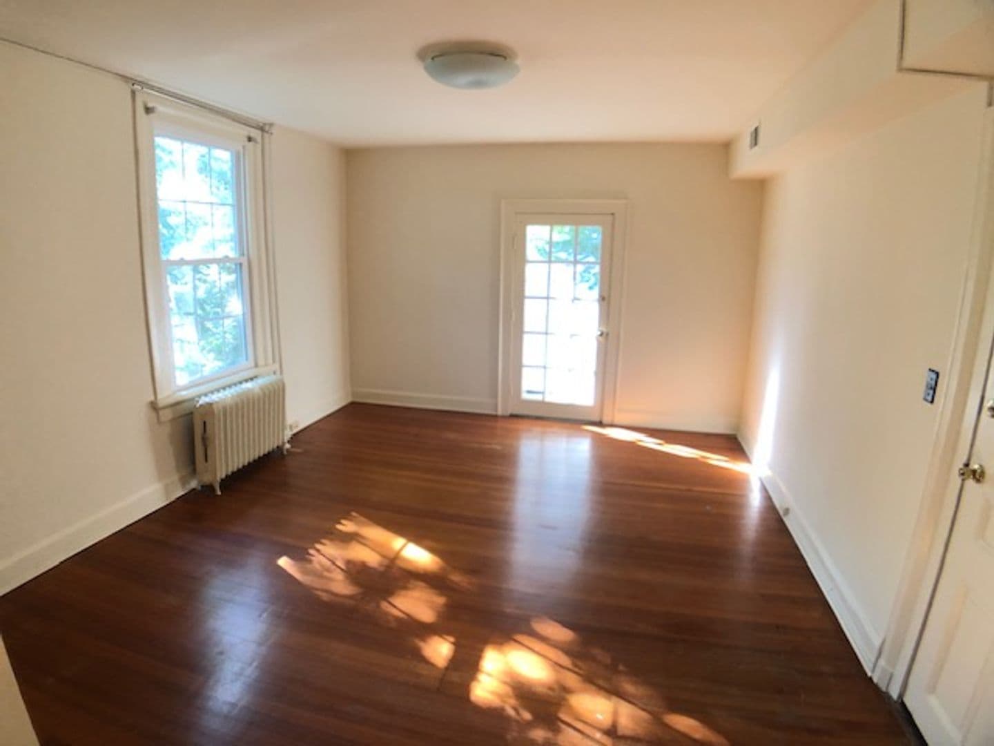 Baltimore Apartment: 1900 Sulgrave Ave