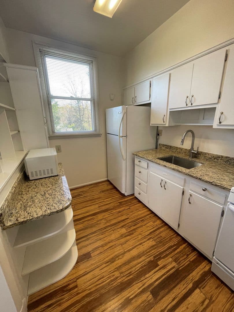 Baltimore Apartment: 2007 Sulgrave Ave