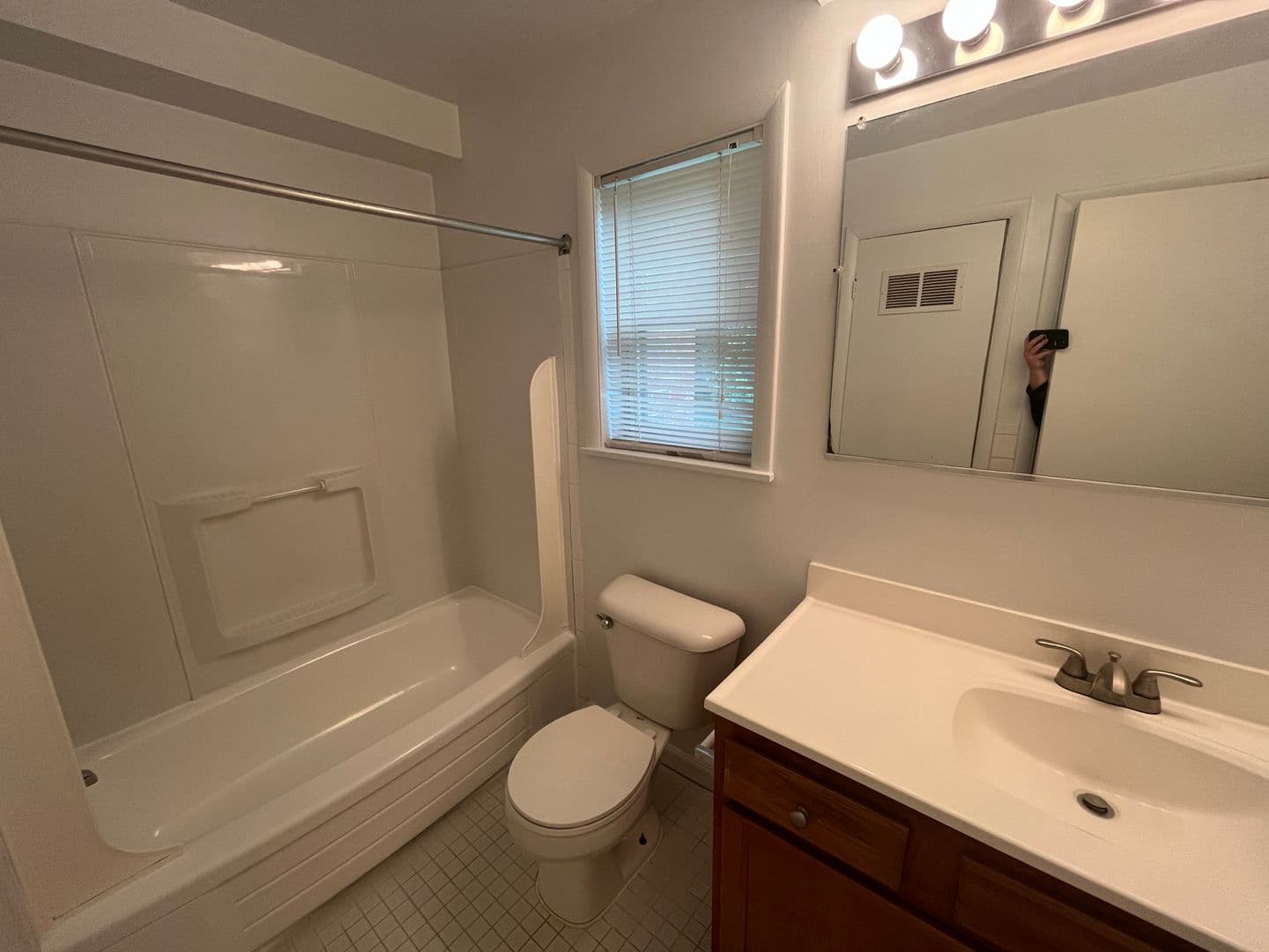 Baltimore Apartment: 2900-2926 Taney Rd