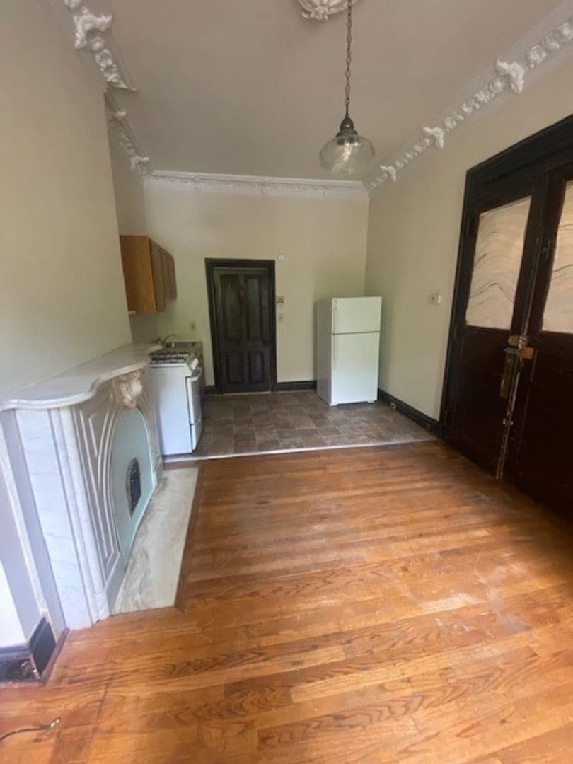 Baltimore Apartment: 1706 Bolton St