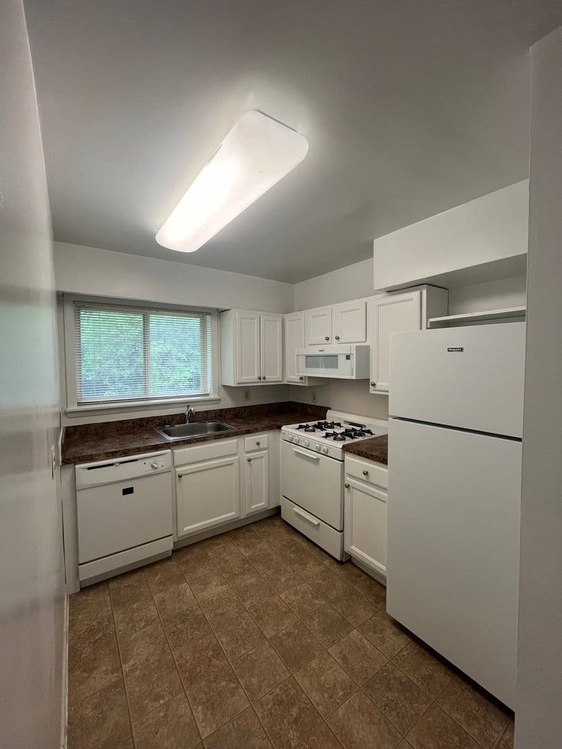 Baltimore Apartment: 2900-2926 Taney Rd