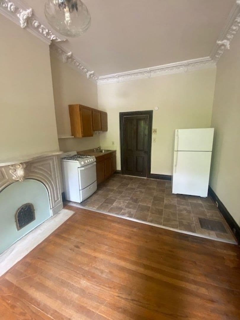Baltimore Apartment: 1706 Bolton St