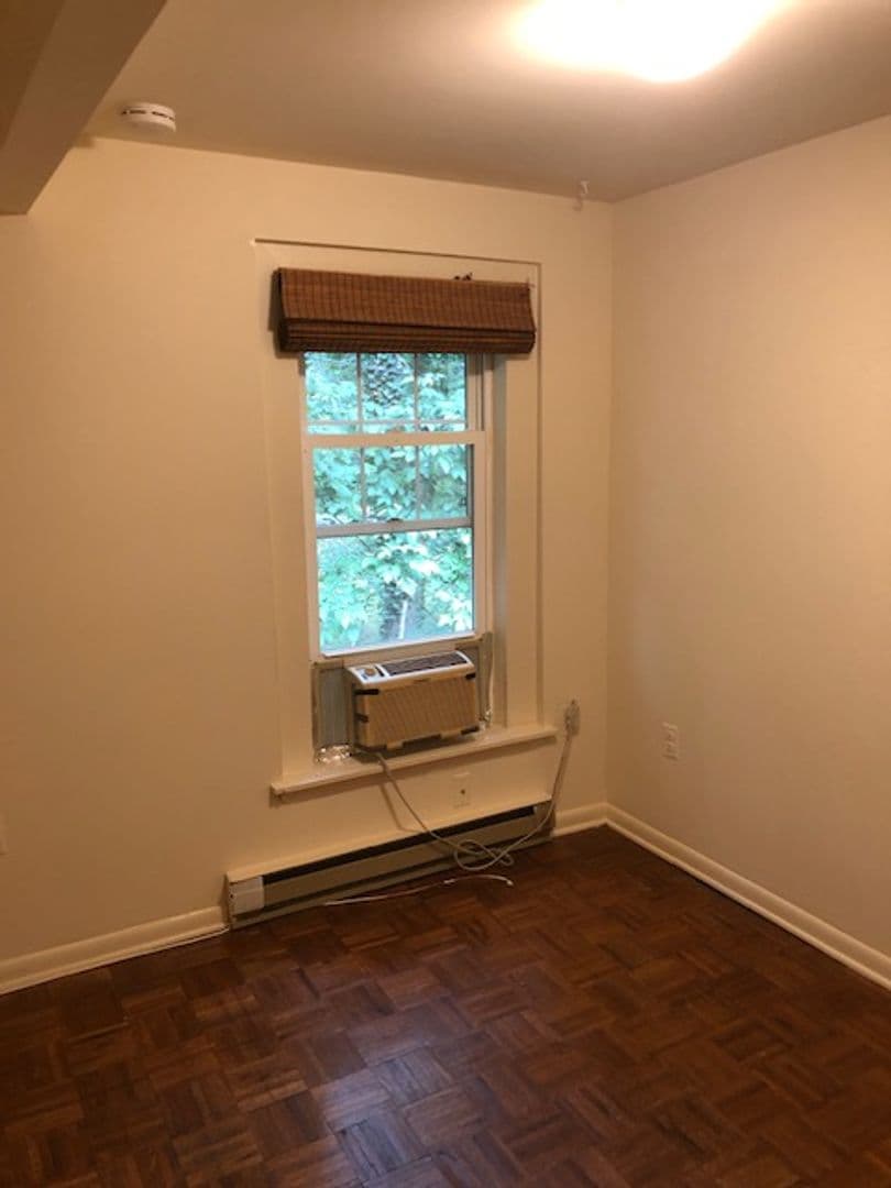 Baltimore Apartment: 1910 Sulgrave Ave