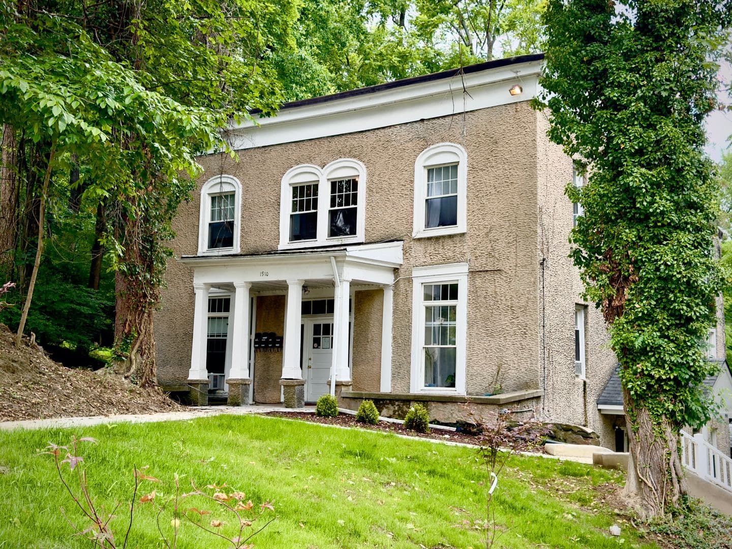 Baltimore Apartment: 1910 Sulgrave Ave