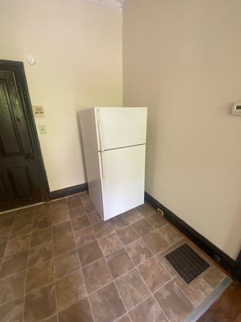 Baltimore Apartment: 1706 Bolton St