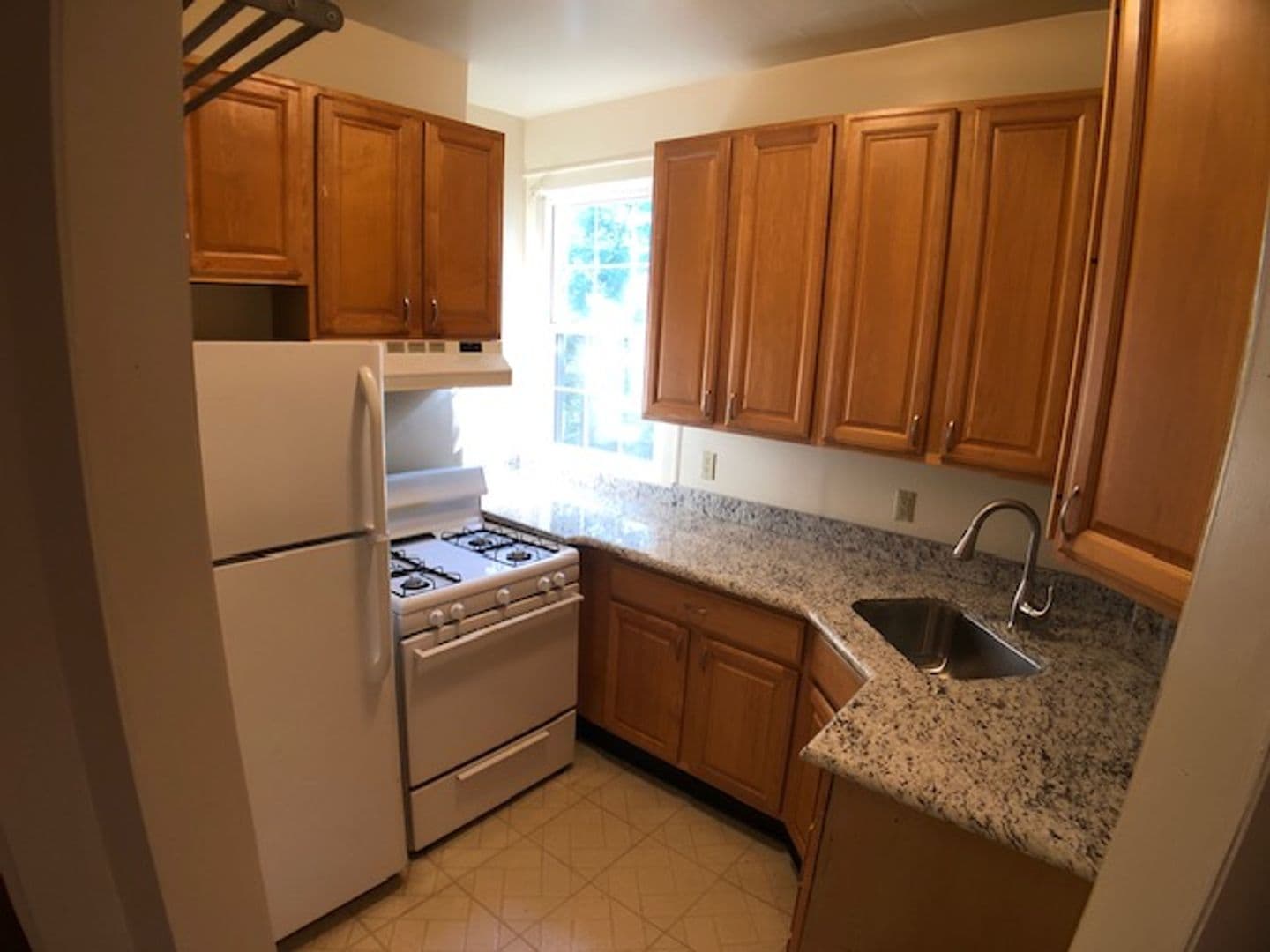 Baltimore Apartment: 1900 Sulgrave Ave