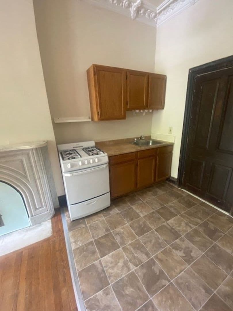 Baltimore Apartment: 1706 Bolton St
