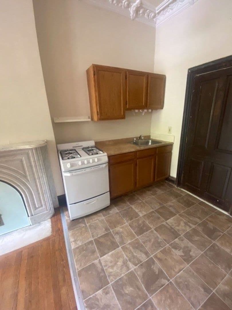 Baltimore Apartment: 1706 Bolton St