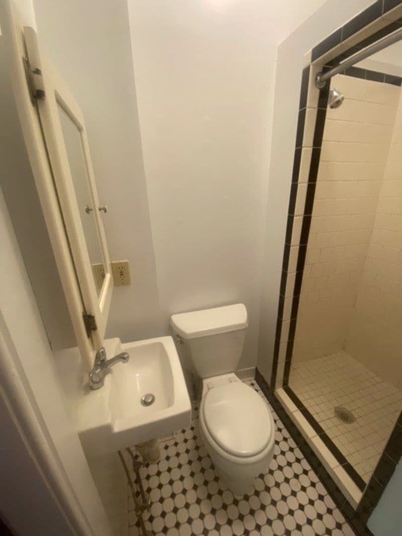 Baltimore Apartment: 1706 Bolton St