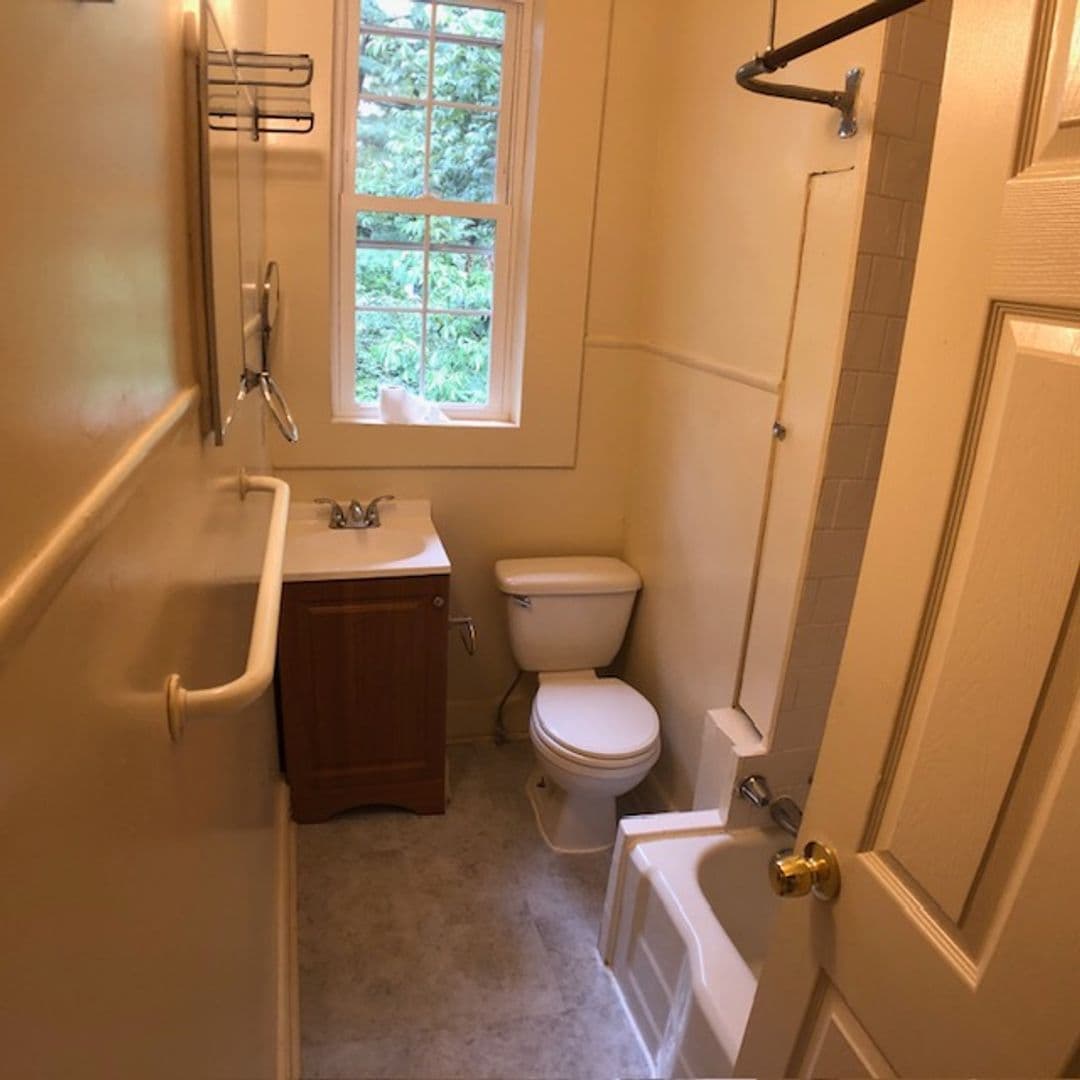Baltimore Apartment: 1900 Sulgrave Ave