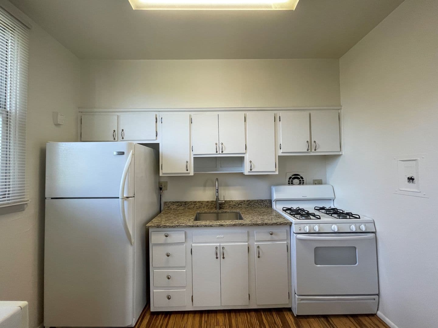 Baltimore Apartment: 2007 Sulgrave Ave