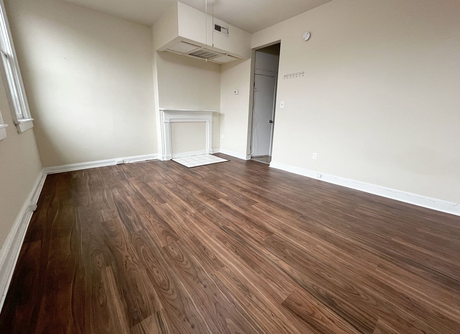 Baltimore Apartment: 1706 Bolton St