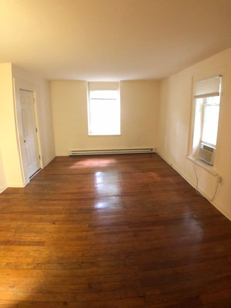 Baltimore Apartment: 1910 Sulgrave Ave