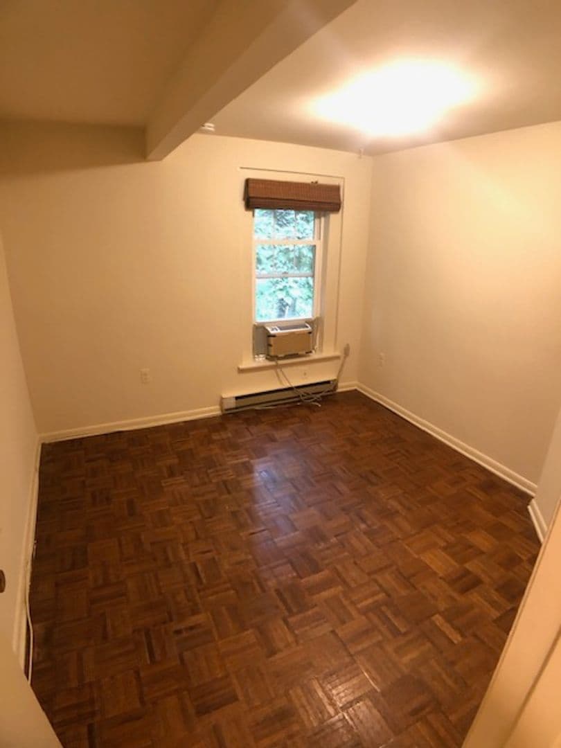 Baltimore Apartment: 1910 Sulgrave Ave