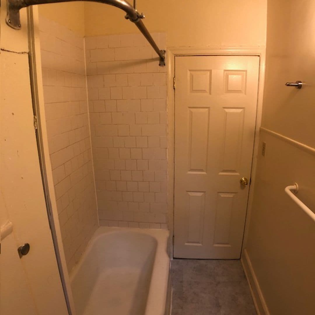 Baltimore Apartment: 1900 Sulgrave Ave
