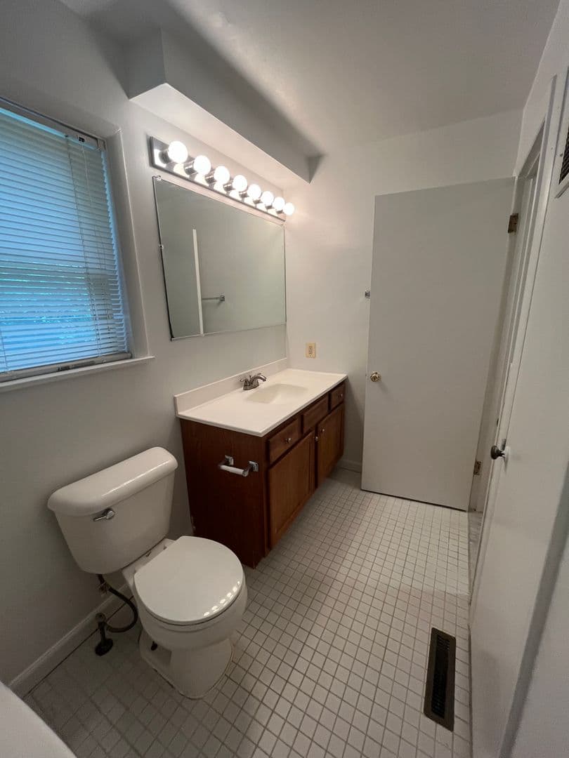 Baltimore Apartment: 2900-2926 Taney Rd