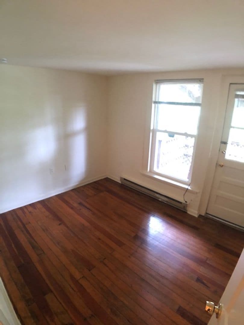 Baltimore Apartment: 1910 Sulgrave Ave