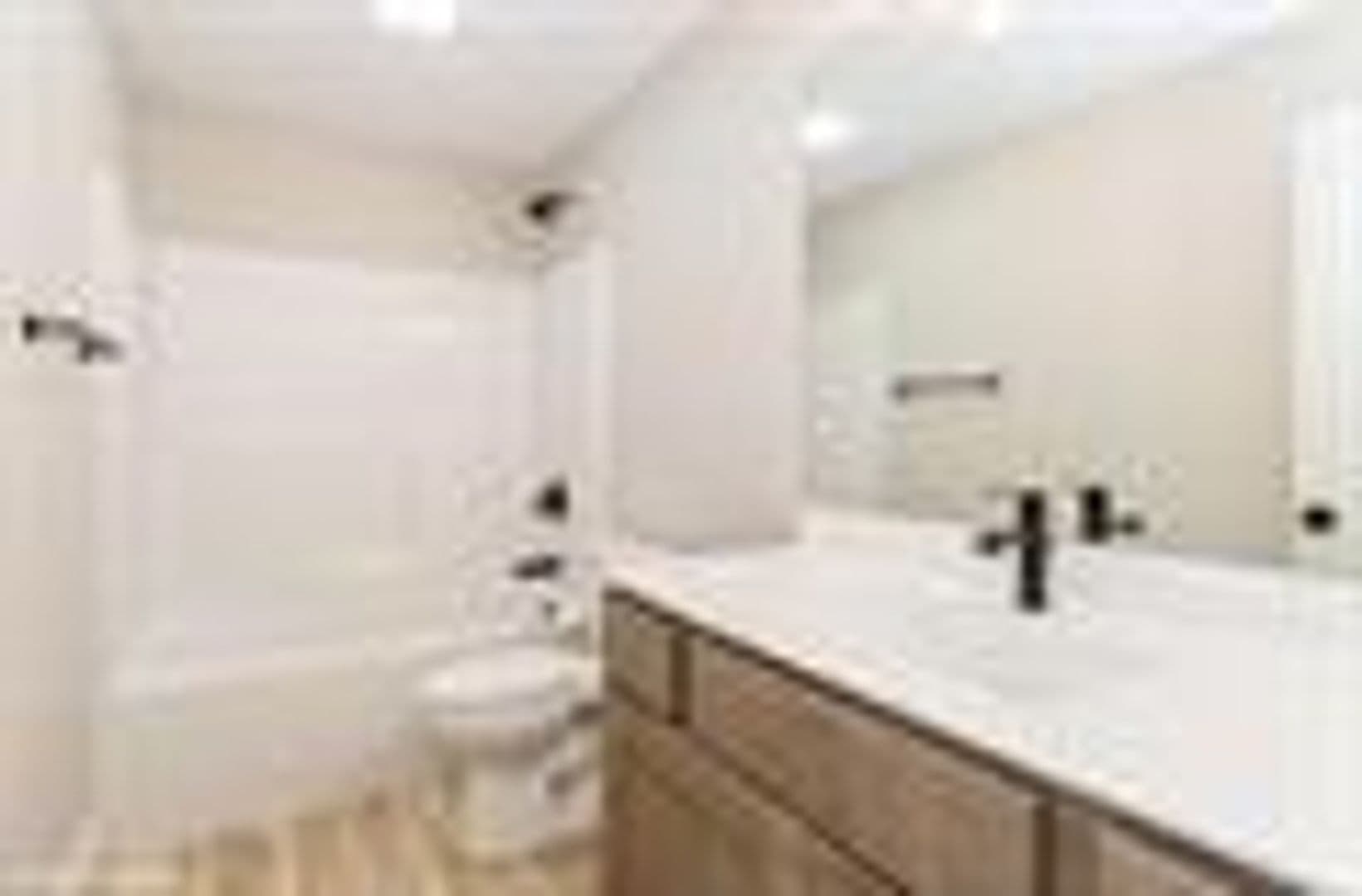 North Liberty Apartment: Madison Ave