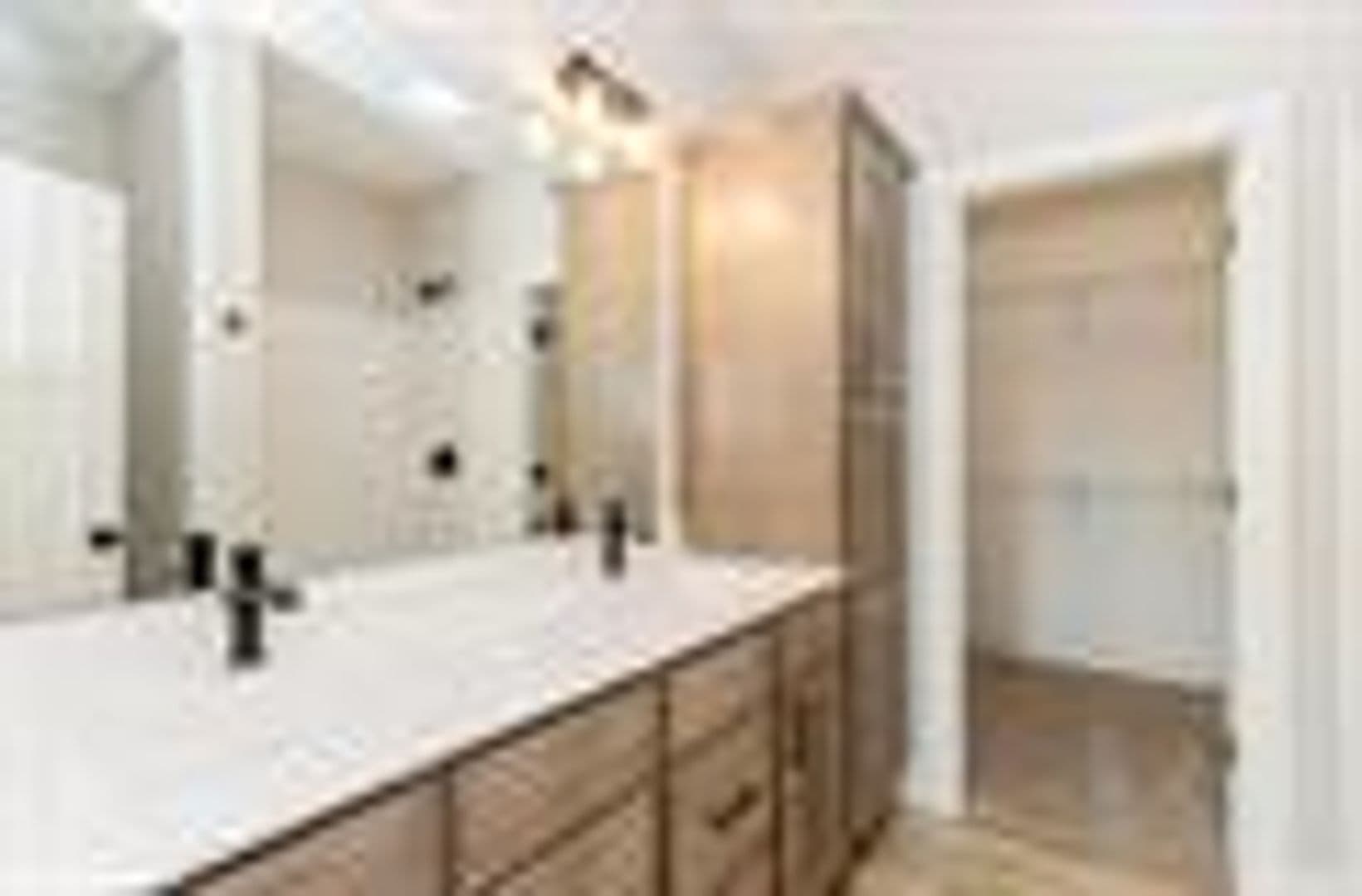 North Liberty Apartment: Madison Ave