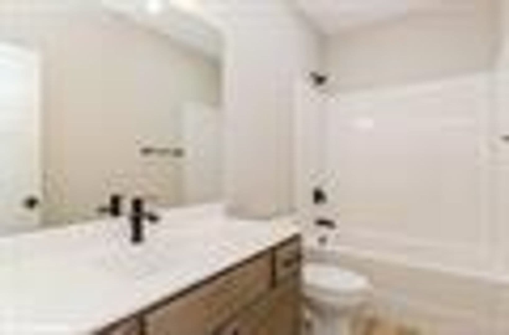 North Liberty Apartment: Madison Ave