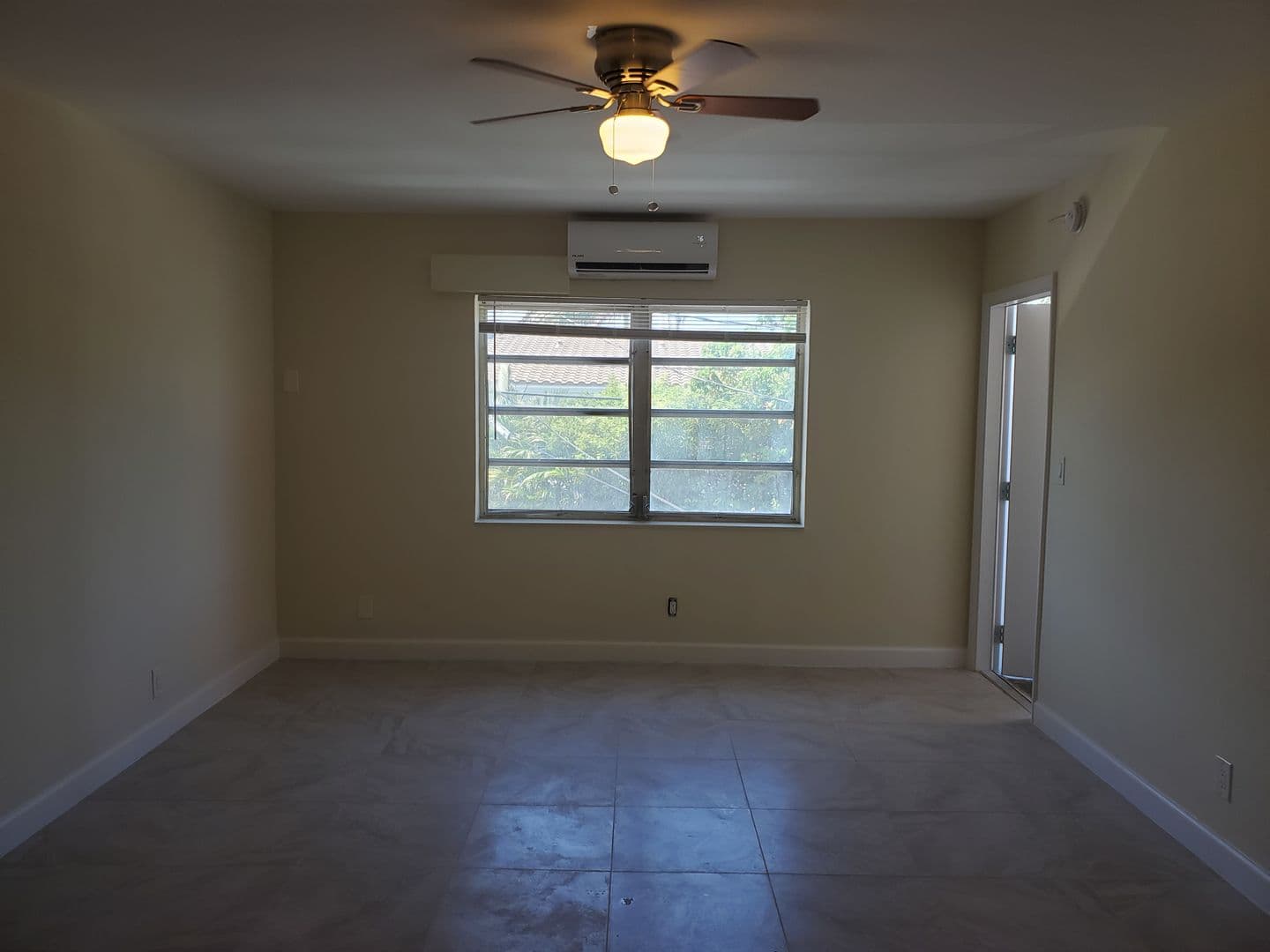 Fort Lauderdale Apartment: 2461-2463 E Commercial Blvd