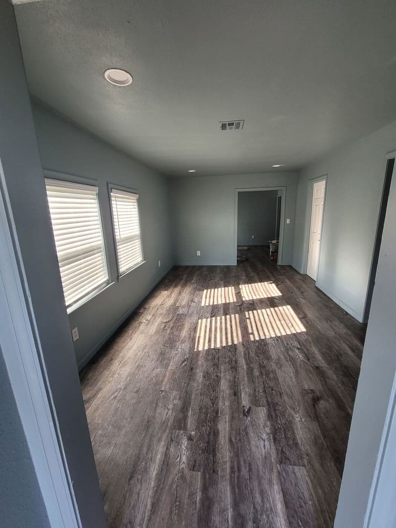 Midwest City House: 555 E Harmon