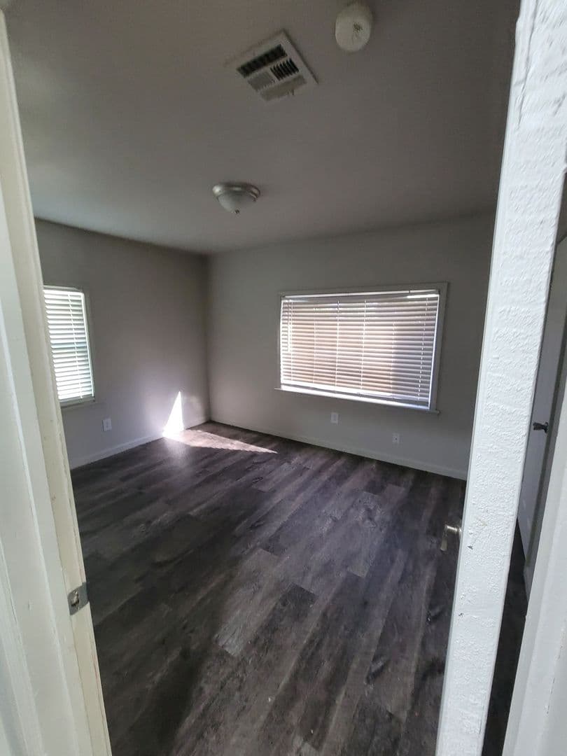 Midwest City House: 555 E Harmon