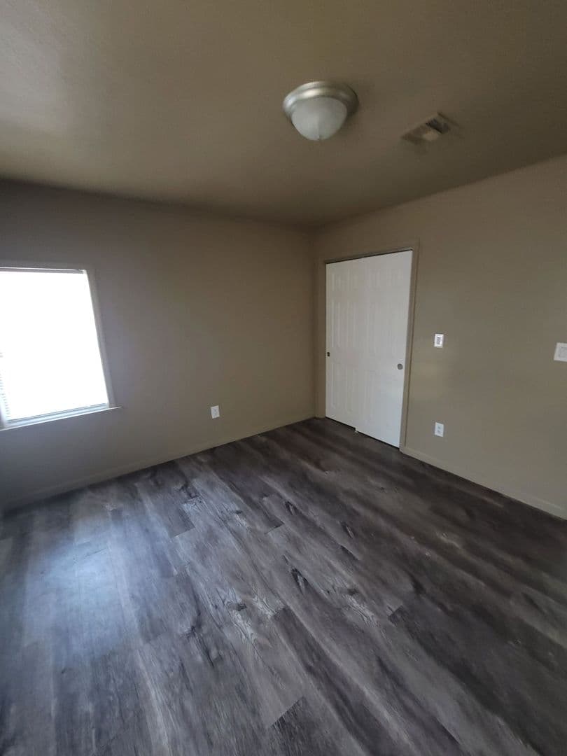 Midwest City House: 555 E Harmon